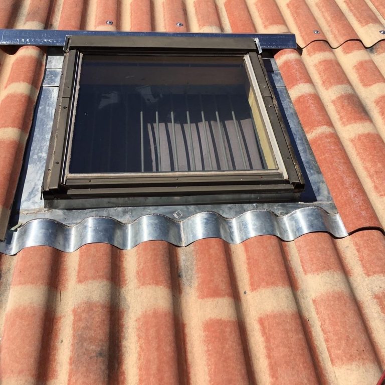 Travaux de Zinguerie étanchéité d’un velux en zinc à Nîmes 